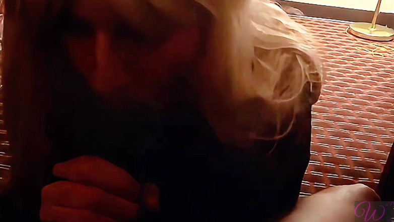 Whos nxt production: क्रॉसड्रेसर बड़े काले लंड और सवारी का आनंद लेती है