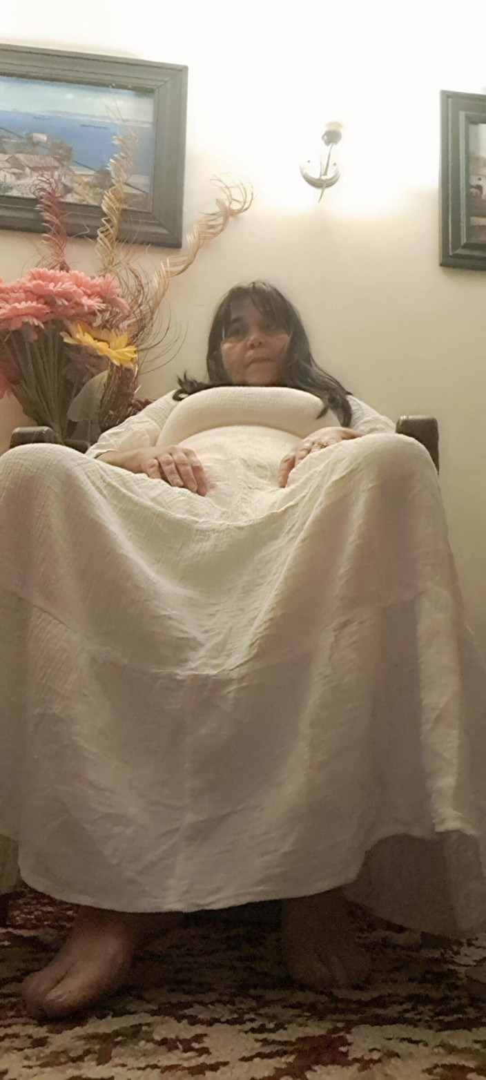 Mommy big hairy pussy: Atingând și degustând ce este sub rochie