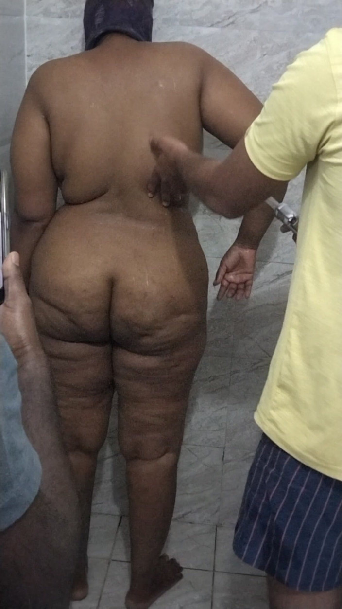 Tamil lesbian: 剃毛和热奶弹跳后的阴户清洁