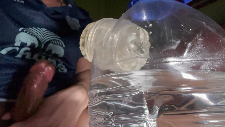 SinglePlayerBKK: Quay tay và bắn tinh trong nước.