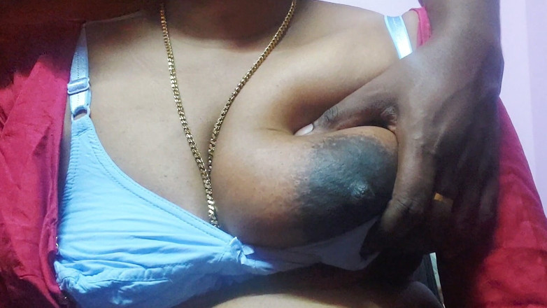 Desi Mohini: Hete Desi Indische stiefmoeder tieten