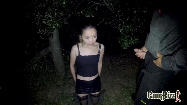 Cumbizz: Forest blowbang Aziatische cumwalker 2