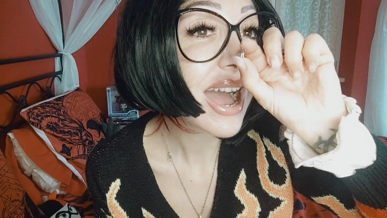 savannahamatoriale: Dev kadın kayıp dişinin yerine seni kullanıyor