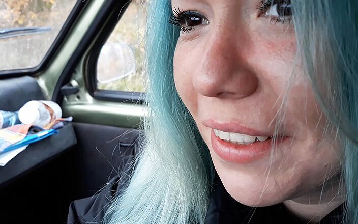 Blowjobs Alice: 一个处女在车轮下吹箫