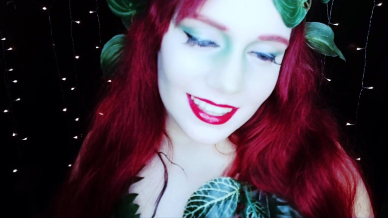 Scarlet Vixen: Poison Ivy - Loving Kisses