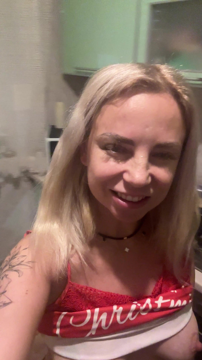 LarisaCum: I Do a Squirt Right in the Kitchen Near the...