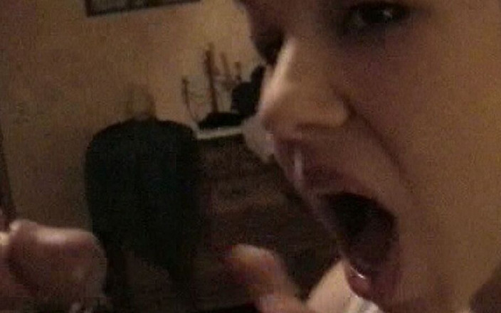 Lydia Privat: UNE DE MES PREMIÈRES BAISES