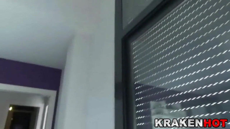 Krakenhot: Mujer de grandes tetas calientes, sumisión y garganta profunda