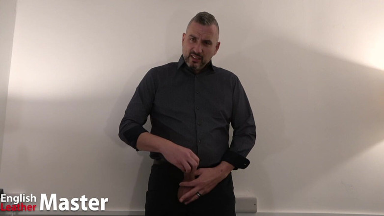 EnglishLeathermaster: Une prof utilise un masturbateur et donne un coaching masturbatoire