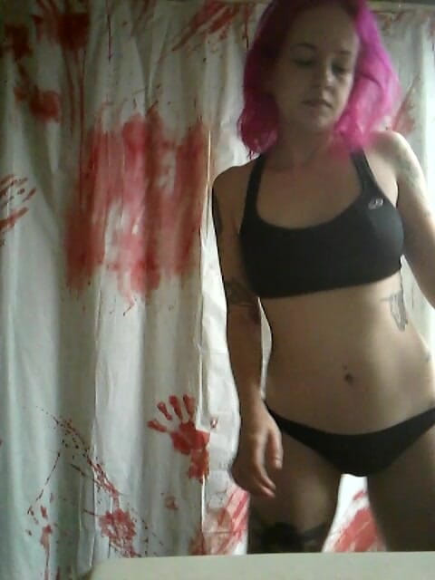 Lady Lazarus: Spogliarello pre-doccia 2