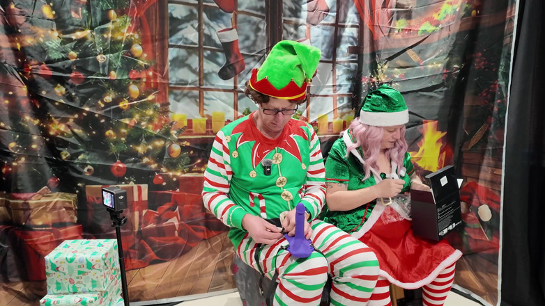 The Izars: Des elfes coquins sur l’étagère des jouets sexuels, jour 3