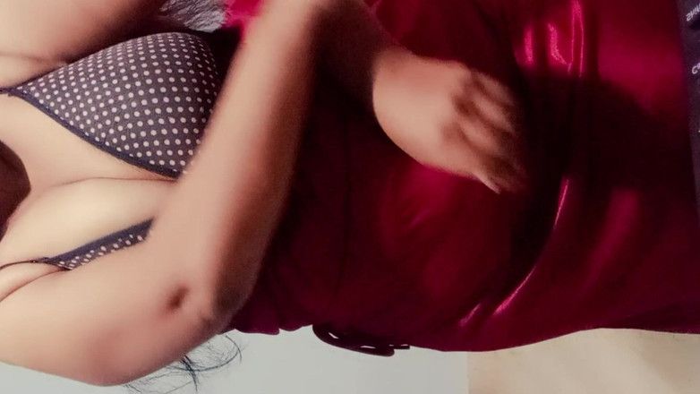 Your Arya: Desi Big Breasted Bhabhi's Naked Dance