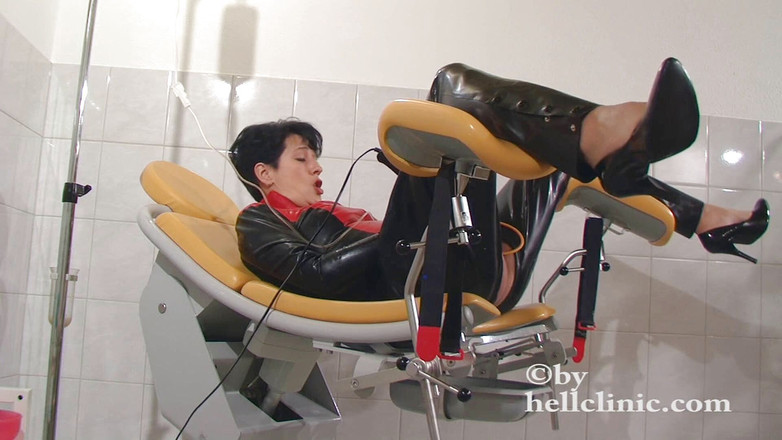 Rubber & Clinic Studio - 1ATOYS: Thuốc xổ bàng quang với ống thông trong cao su