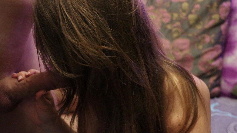 AnnaHomeMix: Gostosa dá ao amigo do marido um boquete e engole...