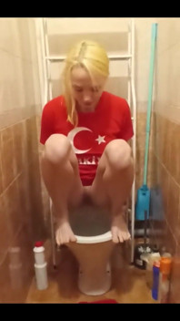 I Decided to Make a Video for You of Me Peeing in a Squat Before I Go to Bed. Sweet Dreams, My Sweetie!