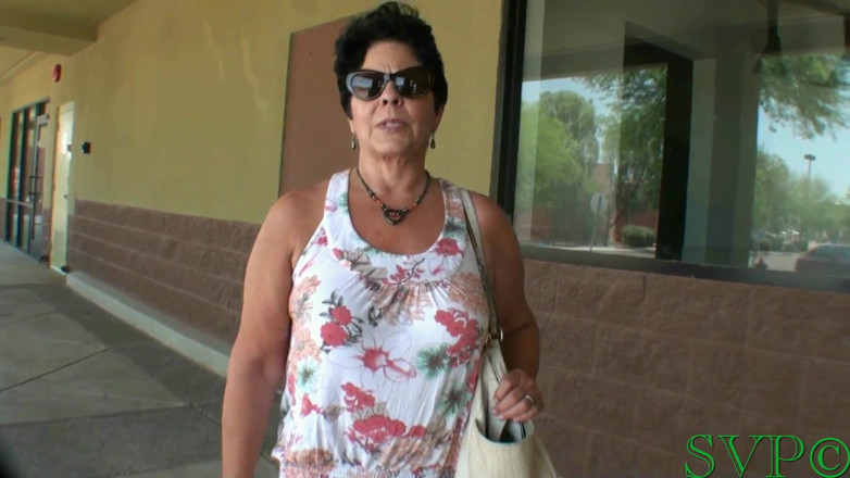 Wicked BBW smoking: Cougar bbw gilf rookt en poseert