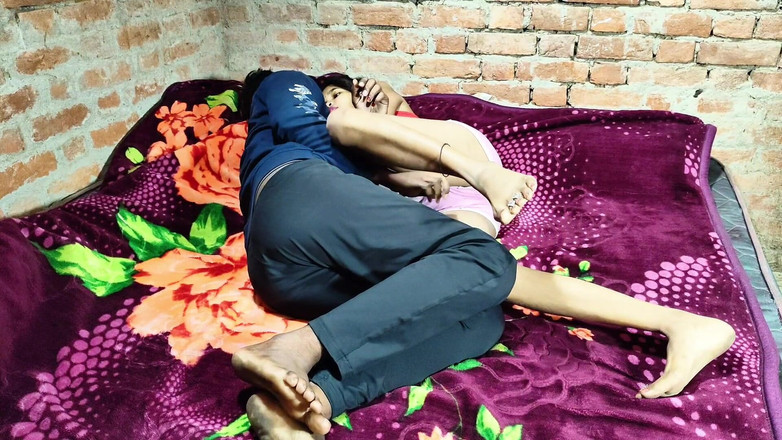 Shivanibaby: 어젯밤에 의붓여동생의 남친이 내 엉덩이와 섹스하게 했고, 이제 내 엉덩이가 커졌어