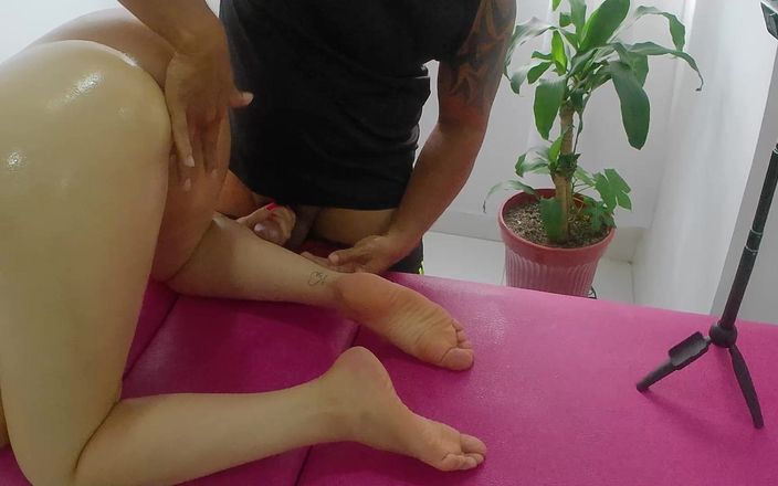 Esperanzitaluton: Masérka zapne klienta a šuká ji