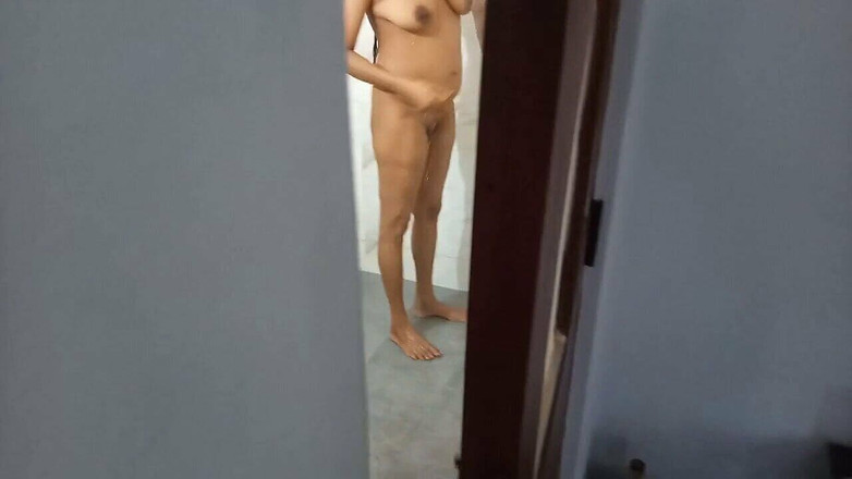 Miya White: 女の子の入浴とのMusterbation