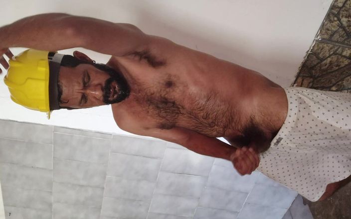 Hairy stink male: Xtreme piss