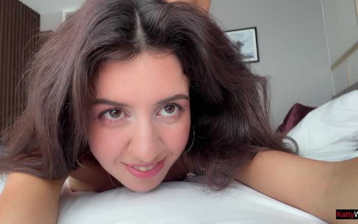 Katty West: 继妹在镜头前拍摄与继兄发生性关系，以报复她的男朋友