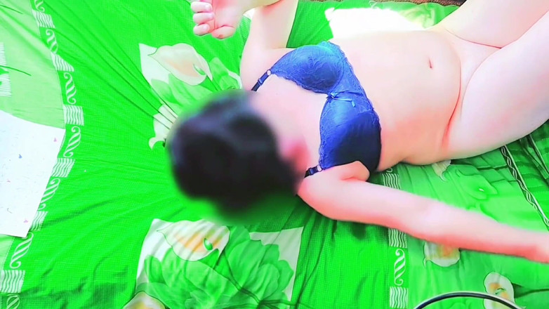 Kitty_Cross: Förtrollande femboy fantasy omfamnar elegans med attityd