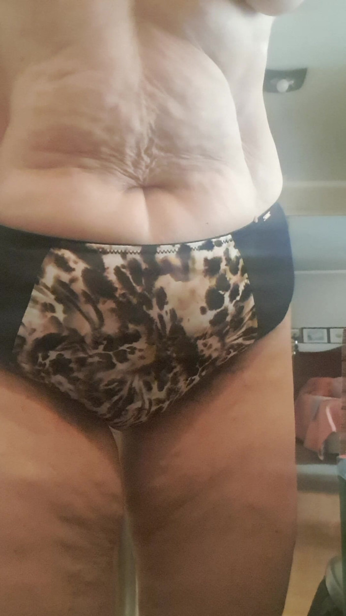 Mommy big hairy pussy: Stepmom in the Kitchen Wanting to Be Fucked