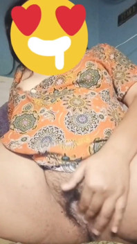 Nadržená Manželka Masturbuje Mokrou Kundičku K Orgasmu