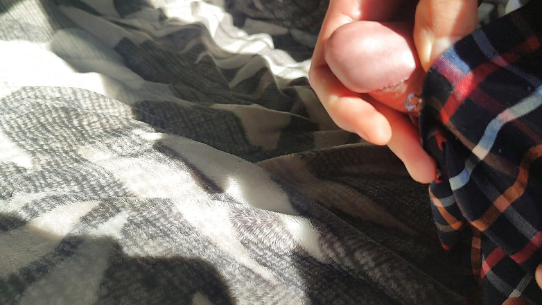 Mr963: Sin cortar de cerca, masturbarse y correrse