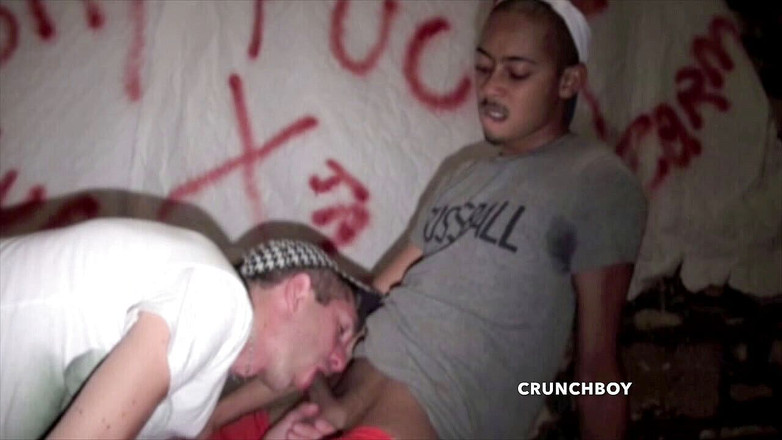 STRAIGHT BOY CURIOUS: Ebenová děvka ošukaná badboyem, hetero zvědavá