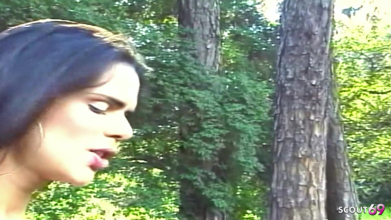 Shemale TS Collection: Un mec se fait sodomiser pour la première fois par...