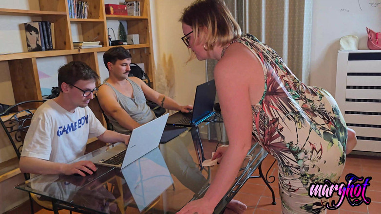 Sexymarghot: Permainan fortnite, diganggu oleh ibu tiri panas