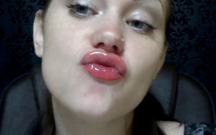 Goddess Misha Goldy: Läppar fetisch! Kyssas! Läppar glans!