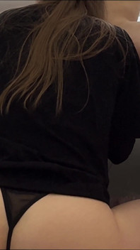 Cummed Right on the Anus of a Juicy Girl