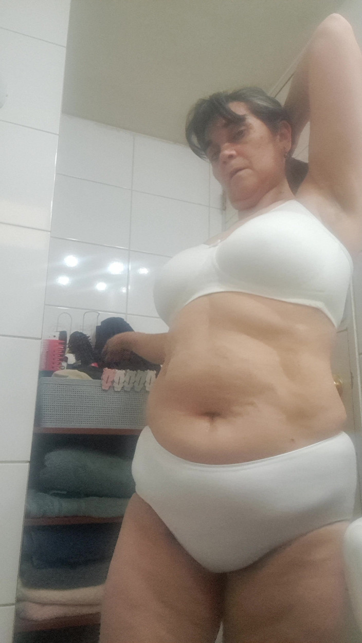 Mommy big hairy pussy: Lenjerie cu mama vitregă Plus Size