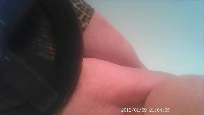 MisS Angel: Under the skirt hard calf shaking