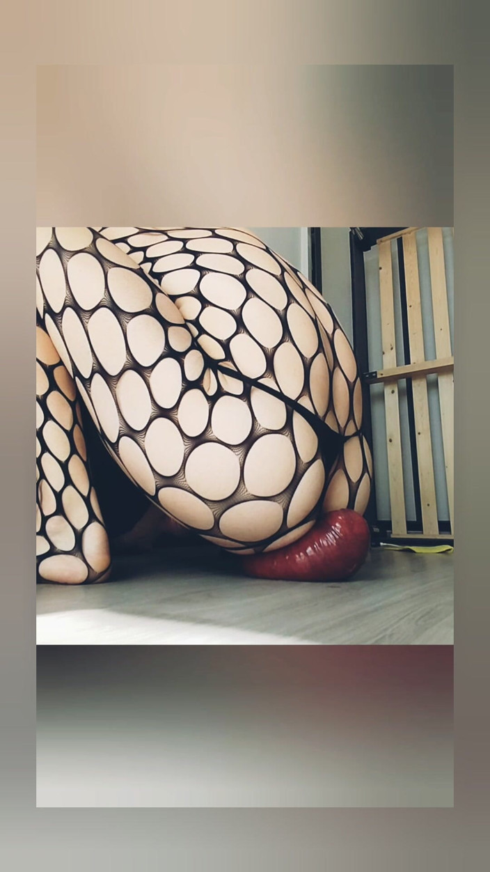 Maganafolgas: Part 2 Fishnet Slut