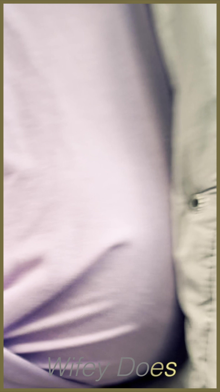 Wifey Does: पत्नी चिढ़ाने के लिए बिना ब्रा के सिर वाली है