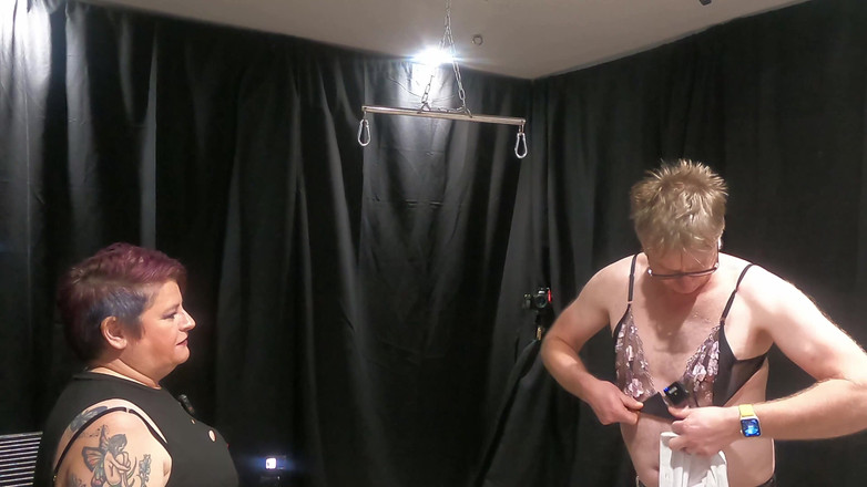 The Izars: Sekreteraren Ep5 "Honungsfällan" del 1