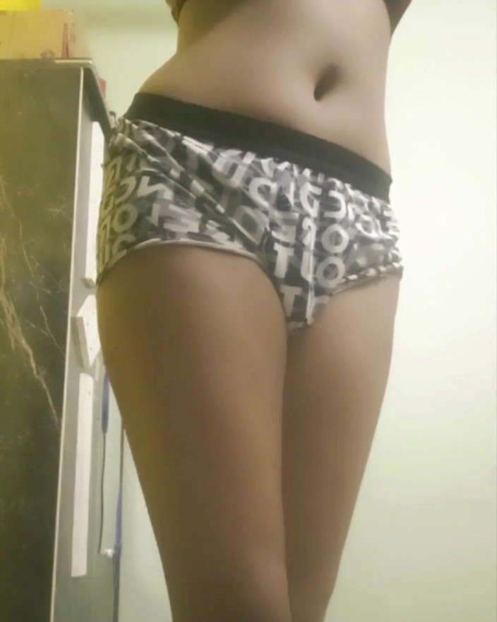 Desi_Tease_Queen: Desi-Bhabhi plaagt