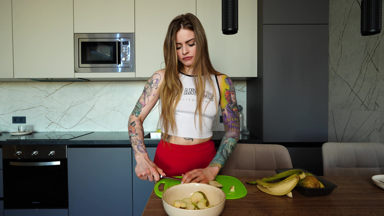 Martin Spell: Eu estava preparando uma salada, quando de repente minha buceta...