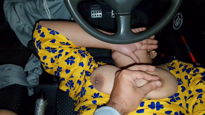 QueenbeautyQB: भाभी के साथ कार में मजा आया