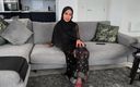 Aaliyah Yasin: Hijabi Guesthouse Besitzer findet einen vibrator und kommt