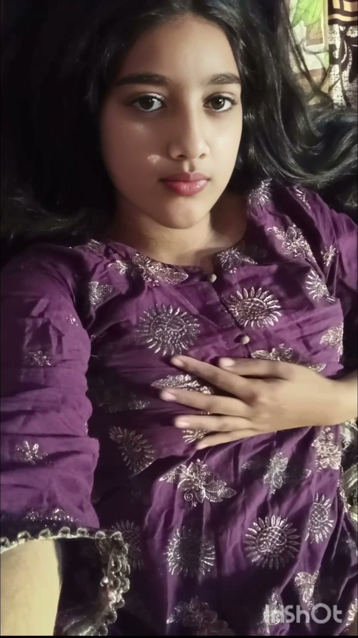 Naughty_Sana: Sexy Rasha toont tieten tepels en poesje heet