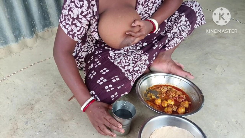 Chmeli1: Desi Bhabhi ate Roti met kip en had plezier