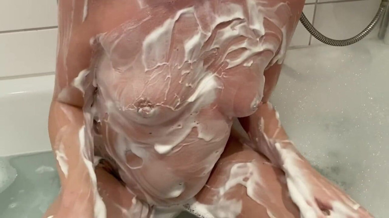 Jenny-Cum84: ¡Enjabonme!