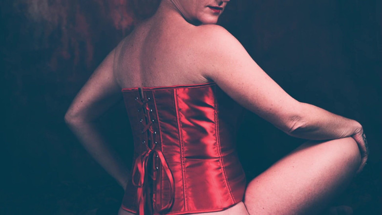 Kylie Britain Adventures: Orgasmic red