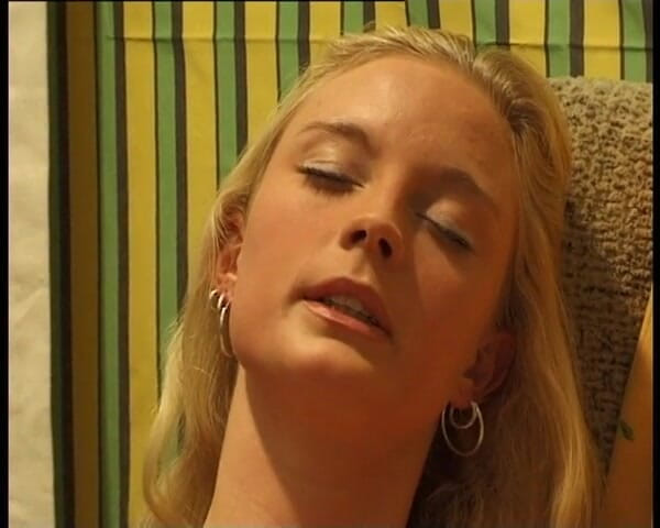 YOUR FIRST PORN: Analer Orgasmus Tina - Anal Orgasm Tina