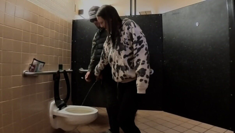 Mya Lane: Atrapado baño público y segundos descuidados con esposa