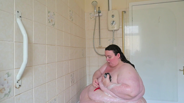 SSBBWLadyBrads: Mandi dewi Puting Dewi Reveal